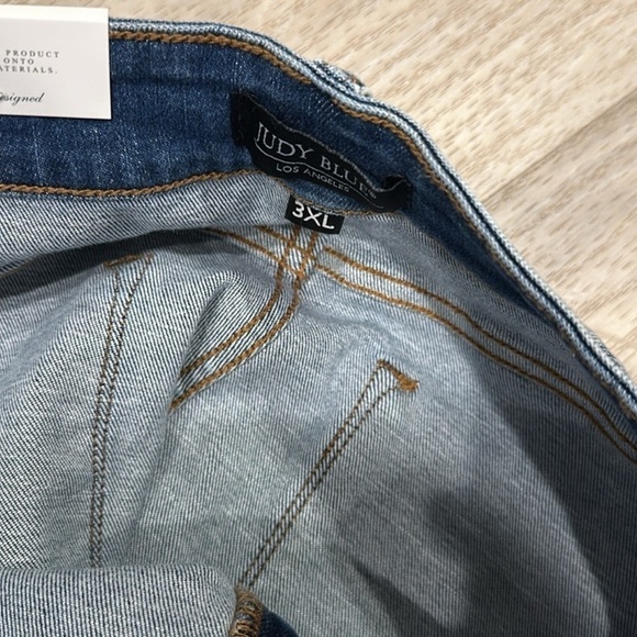 NWT Judy Blue High Waisted Medium Wash Distressed Jean Shorts 3XL Plus - Picture 6 of 7